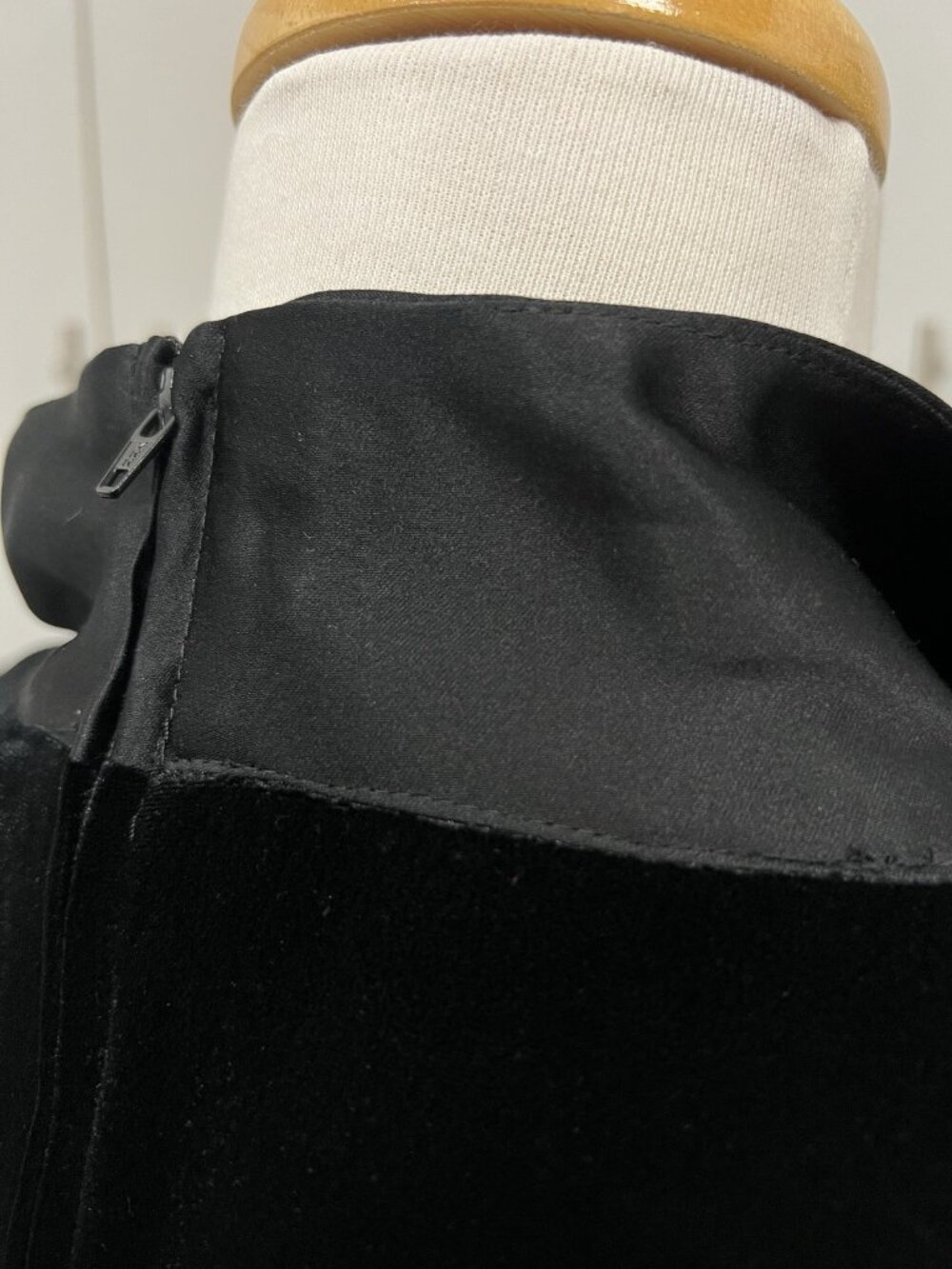 Tadashi Shoji Collection Velvet Blouse Size XL Black Collared - Picture 8 of 8